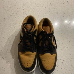 Nike Men's Black and Tan Sneakers